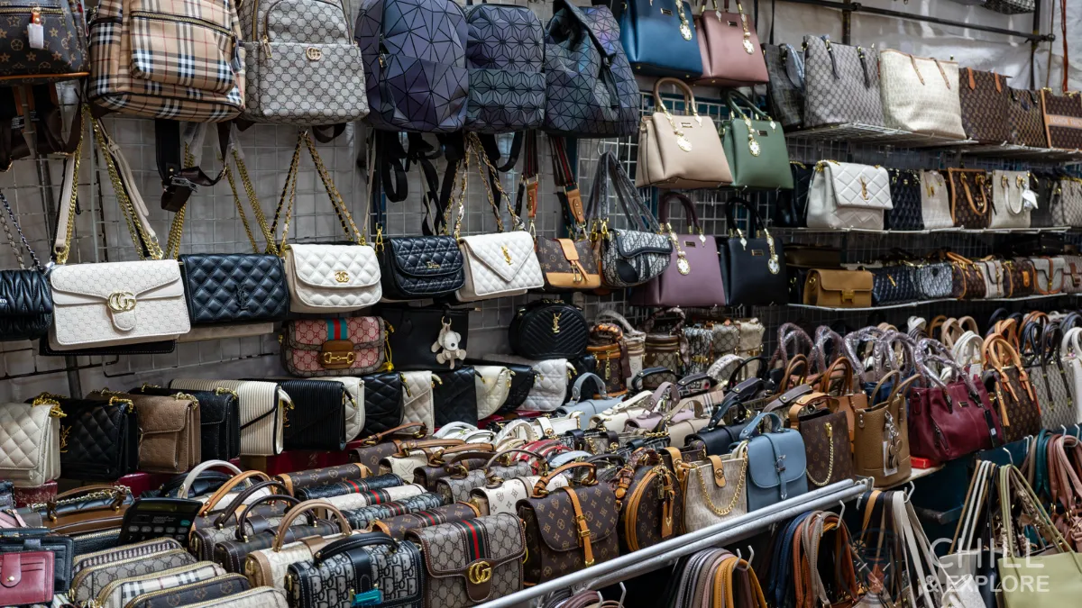 Mong Kok Ladies Market: 12 Must-See Items When Visiting